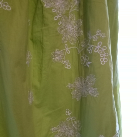 Girls Lightweight Empire Waist Green Dress w/White Embroidery - Picture 3 of 3